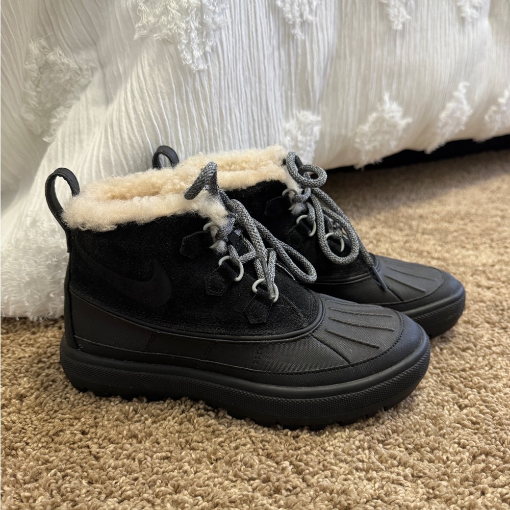 Nike Womens Black Fleece Winter Boots